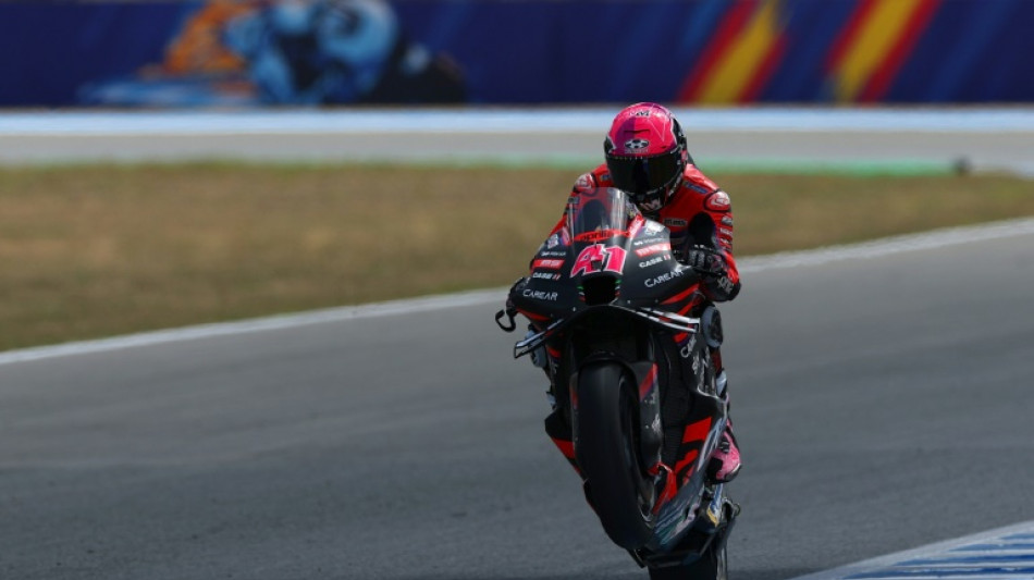 Espargaro 'switches off brain' to lead Aprilia dominance in Jerez