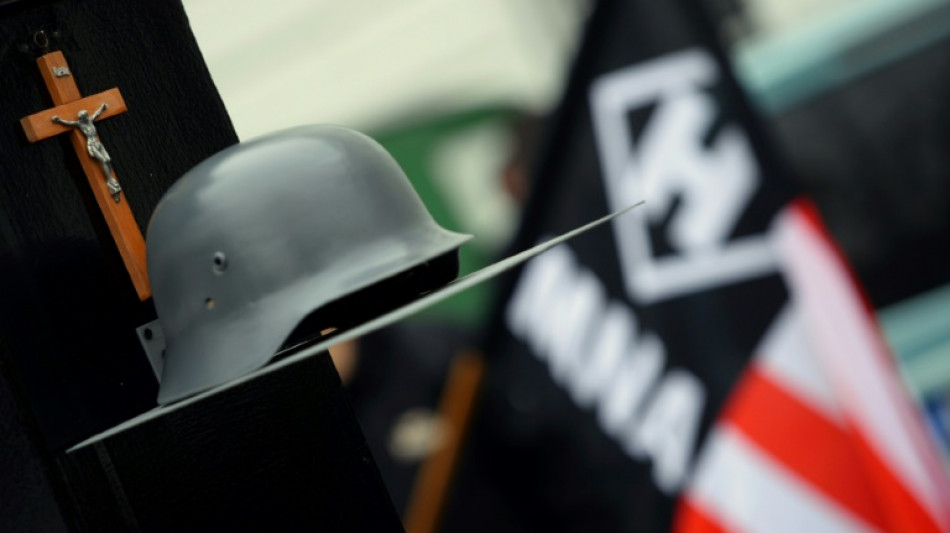 Hitlergru&szlig; bei Fahrt in Milit&auml;roldtimer durch Dresden: Mann soll 2500 Euro zahlen