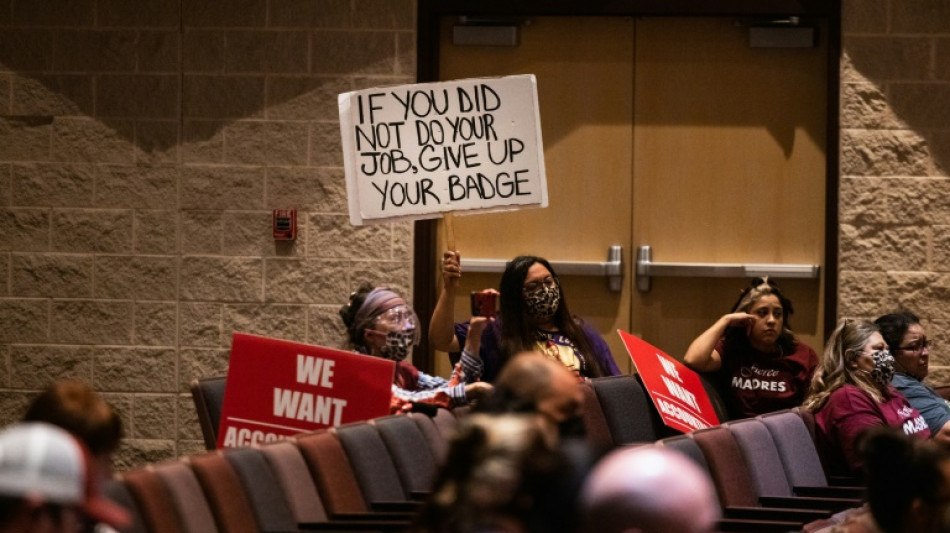 Despiden al polic&iacute;a a cargo de la respuesta al tiroteo en una escuela de Texas