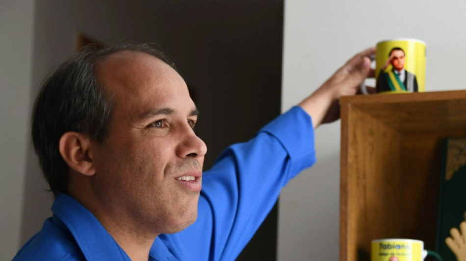 El int&eacute;rprete de se&ntilde;as de Bolsonaro, un candidato "sin nombre" a diputado