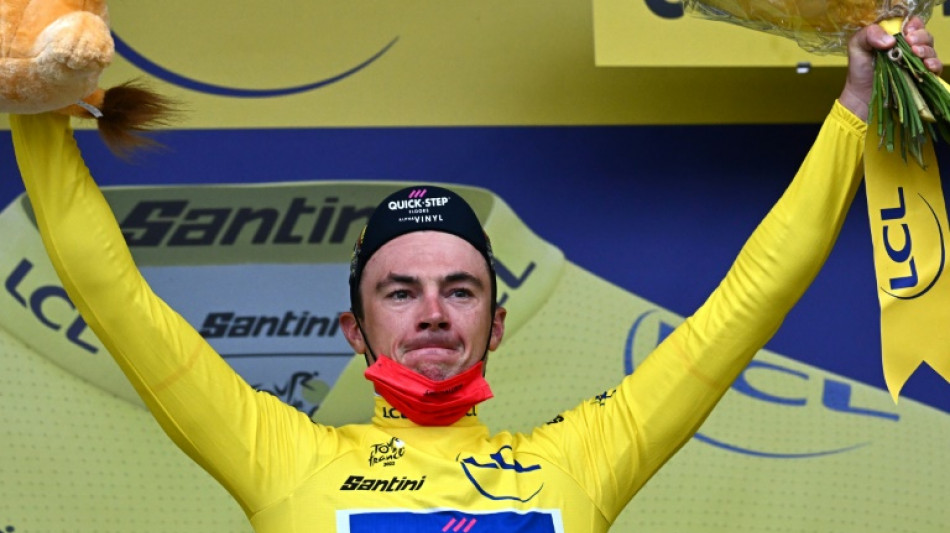 Tour de France: le Belge Lampaert gagne la 1re &eacute;tape et endosse le maillot jaune

