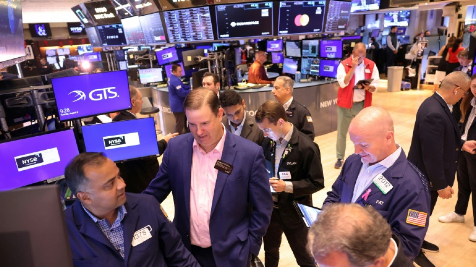 Wall Street ouvre en baisse, prudente avant des indicateurs sur l'emploi am&eacute;ricain