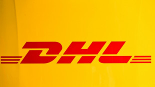 Deutsche Post transportiert in Schwerin Pakete mit der Stra&szlig;enbahn