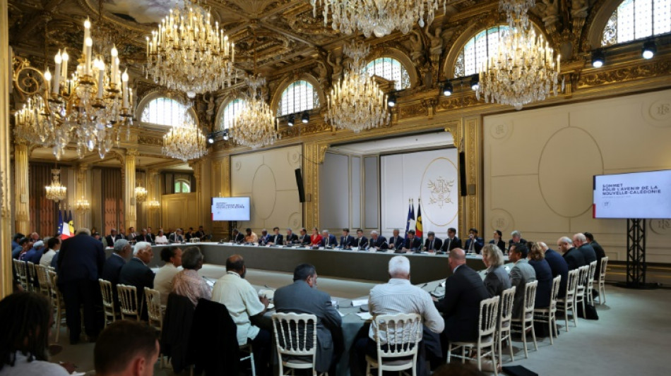 Ind&eacute;pendantistes et loyalistes signent un accord actant un "Etat de Nouvelle-Cal&eacute;donie"