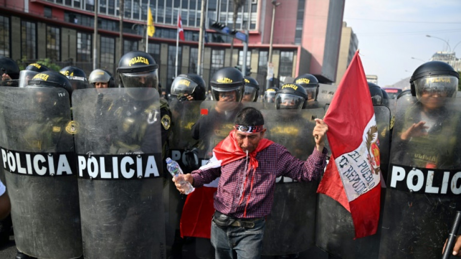 Enfrentamientos prosiguen en Per&uacute; para lograr renuncia de presidenta de Per&uacute; 