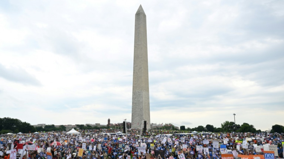 Tausende Menschen demonstrieren in den USA f&uuml;r sch&auml;rfere Waffengesetze
