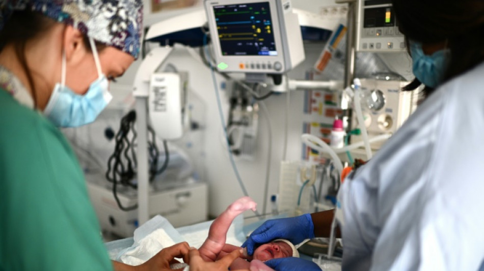 Cet &eacute;t&eacute;, &agrave; la maternit&eacute;, "on verra au jour le jour"