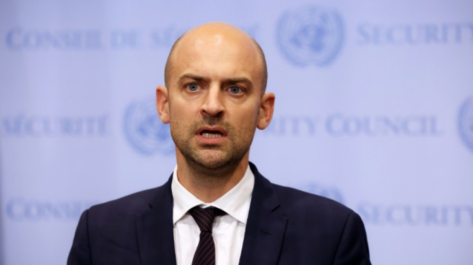 Ministro das Rela&ccedil;&otilde;es Exteriores da Fran&ccedil;a chega ao L&iacute;bano, apesar dos bombardeios