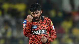Patel and Mendis help Sunrisers beat Kings in Dhoni's 400th T20