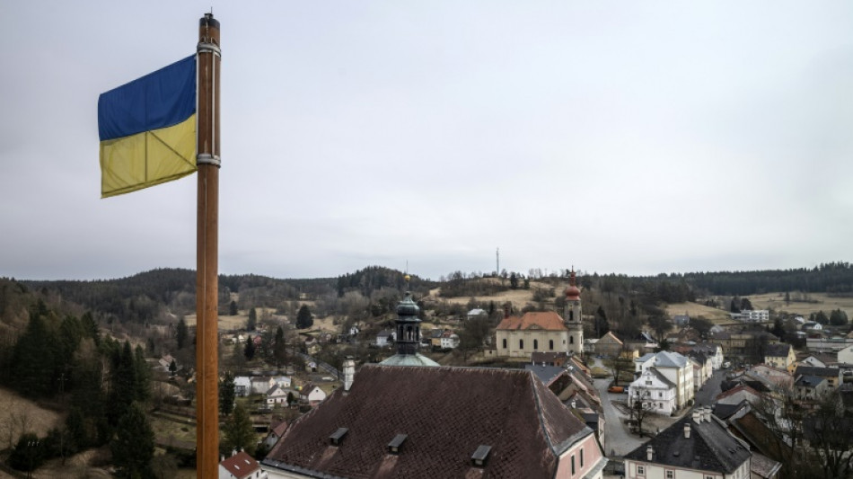 "Princesas" ucranianas en un castillo checo sue&ntilde;an con volver a sus casas