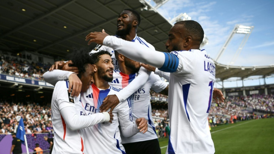 Ligue 1: Lyon rugit &agrave; nouveau, Saint-Etienne revient de l'enfer