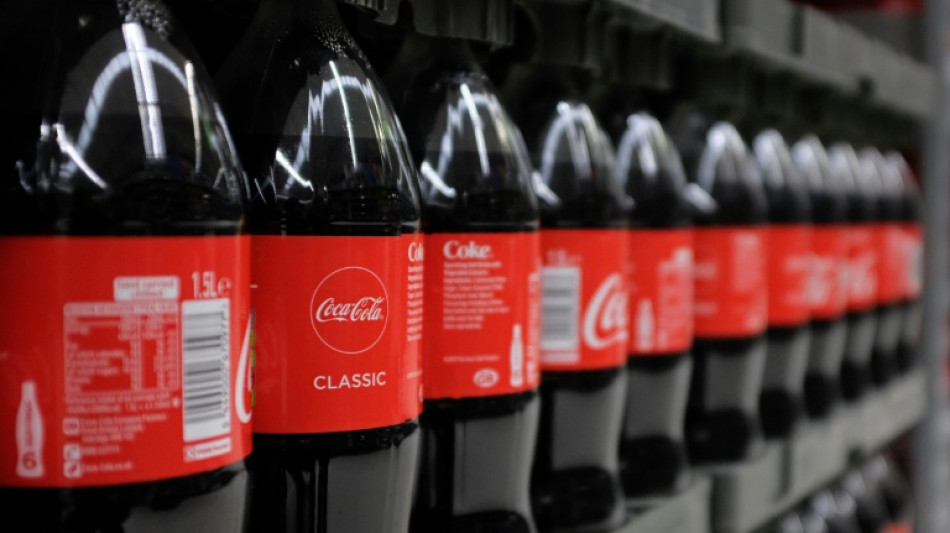 Des traces de microplastiques dans le Coca-Cola et le Schweppes en bouteille, selon une association fran&ccedil;aise