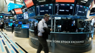 Wall Street h&eacute;sitante, oscille autour de l'&eacute;quilibre
