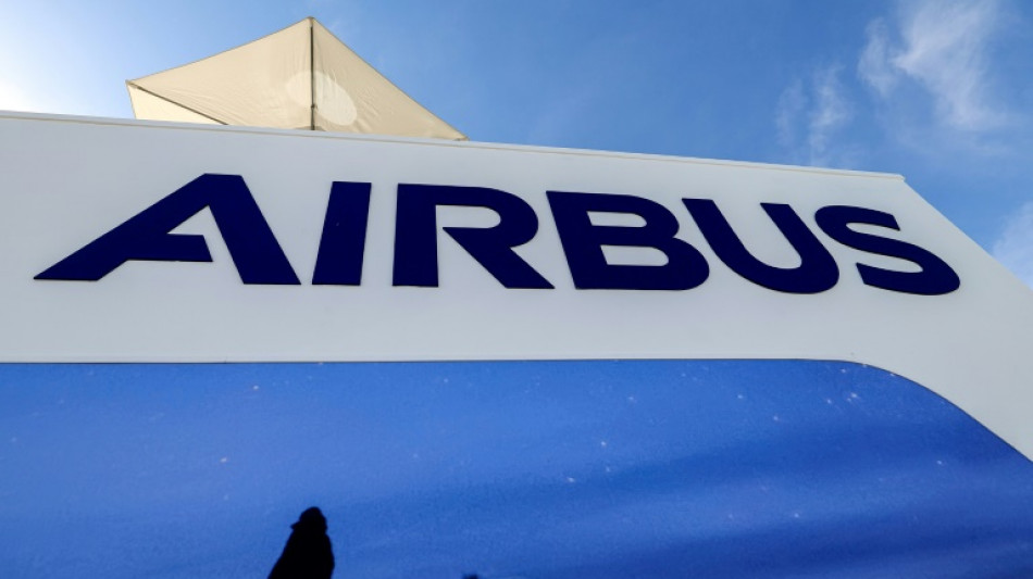 Airbus tient bon malgr&eacute; l'incertitude sur les droits de douane