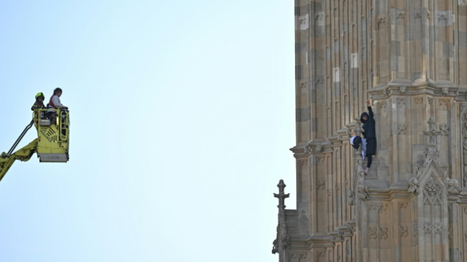 Londres : un homme qui avait escalad&eacute; Big Ben avec un drapeau palestinien arr&ecirc;t&eacute;