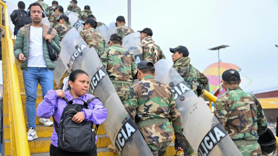 Profissionais de transporte e comerciantes protestam contra extors&otilde;es no Peru