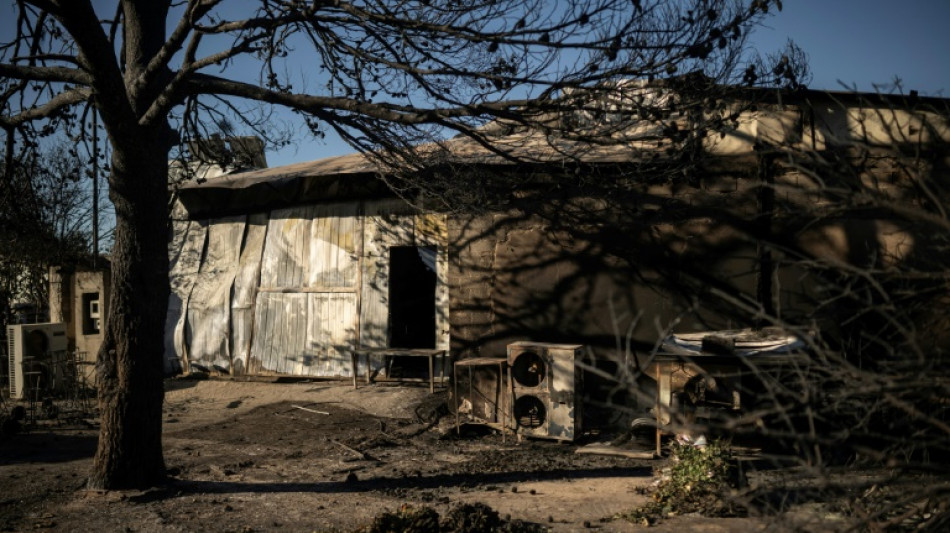 Desolaci&oacute;n cerca de Atenas en la f&aacute;brica devorada por las llamas donde muri&oacute; una mujer