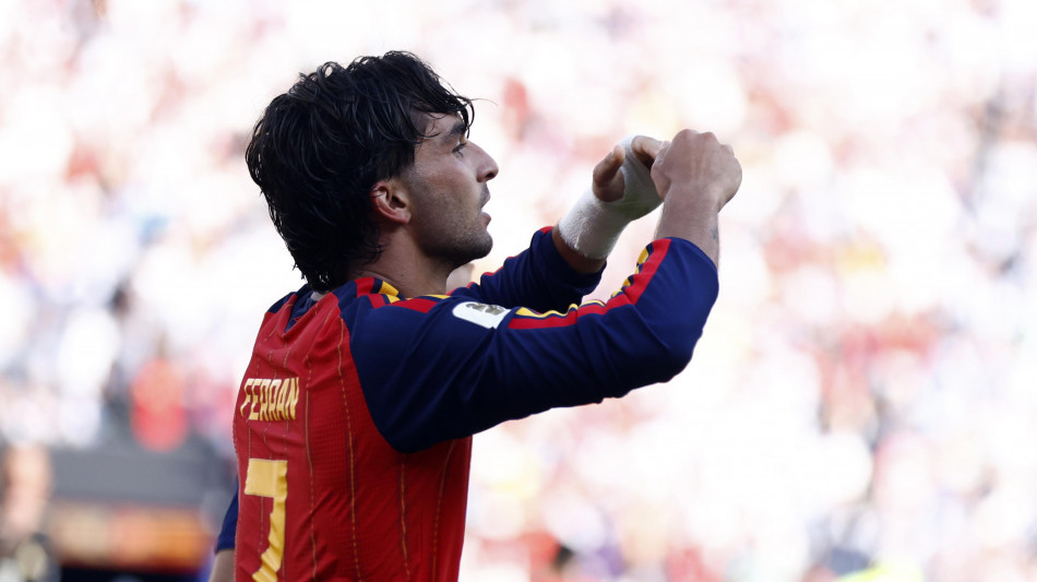 Una doppietta di Ferran Torres evita al Psg la sconfitta all'esordio in Ligue1