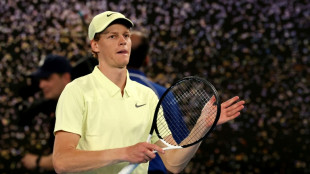 Sinner perde set, mas avan&ccedil;a &agrave; 3&ordf; rodada do Aberto da Austr&aacute;lia