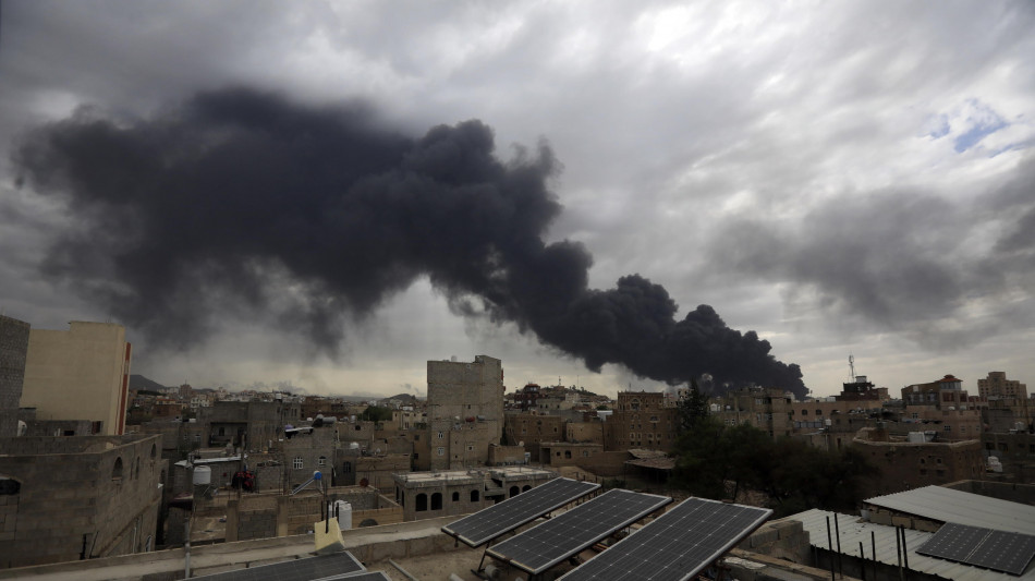 Trump, 'gli Houthi hanno capitolato, stop ai raid Usa in Yemen'