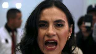 Vice do Equador retorna ao pa&iacute;s e pede fim de 'persegui&ccedil;&atilde;o'