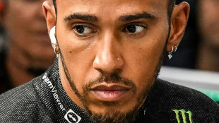 F1: Hamilton autoris&eacute; &agrave; conserver son piercing &agrave; Singapour mais Mercedes re&ccedil;oit une amende de 25.000 euros