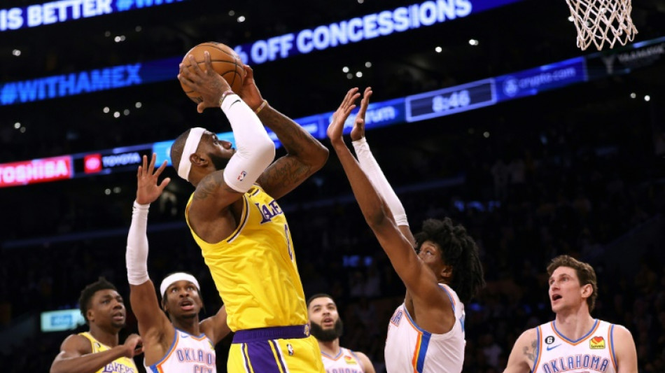 NBA: James &eacute;crit la l&eacute;gende, les Lakers perdent encore