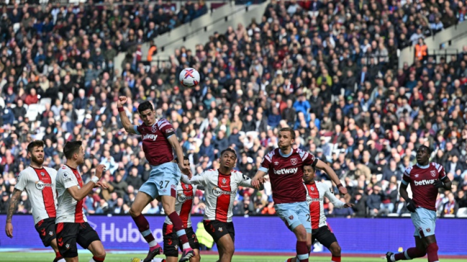 West Ham climb out of relegation zone as Saints stay bottom