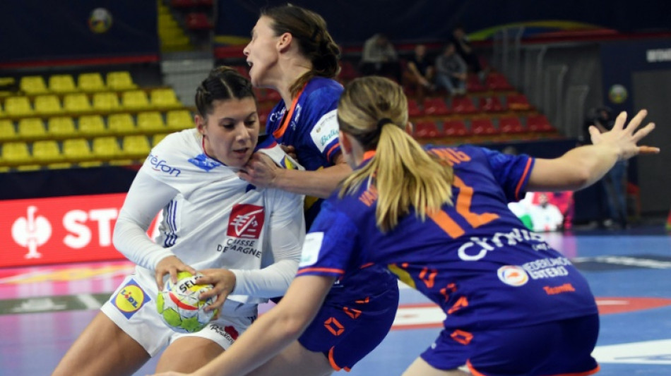 Handball: les Bleues viennent &agrave; bout des Pays-Bas 26-24 &agrave; l'Euro-2022 et bouclent le premier tour invaincues