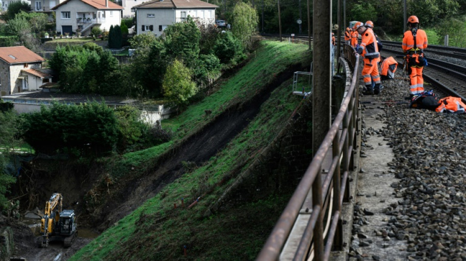 Inondations: le bus, pis-aller apr&egrave;s les d&eacute;g&acirc;ts sur la ligne TER St-&Eacute;tienne-Lyon