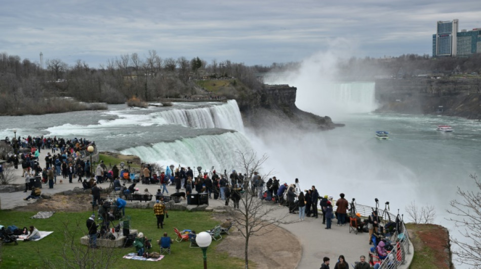 Acidente com ônibus de turismo deixa cinco mortos em Nova York