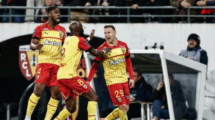 Lens beat Strasbourg to keep pressure on PSG