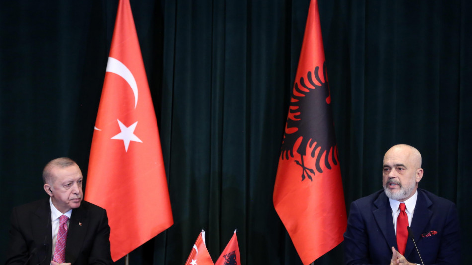 Rama, 'la Turchia doner&agrave; all'Albania droni kamikaze'