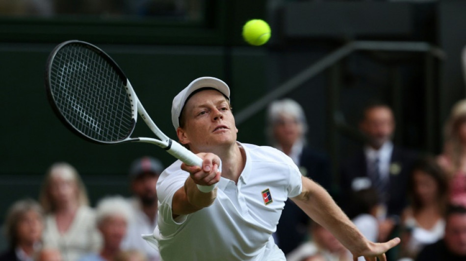 Wimbledon: Djokovic et Sinner exp&eacute;ditifs, Swiatek en deux temps 