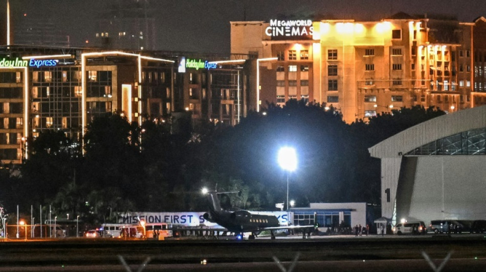 El avi&oacute;n que traslad&oacute; al expresidente filipino parti&oacute; de Dub&aacute;i, seg&uacute;n un sitio de monitoreo