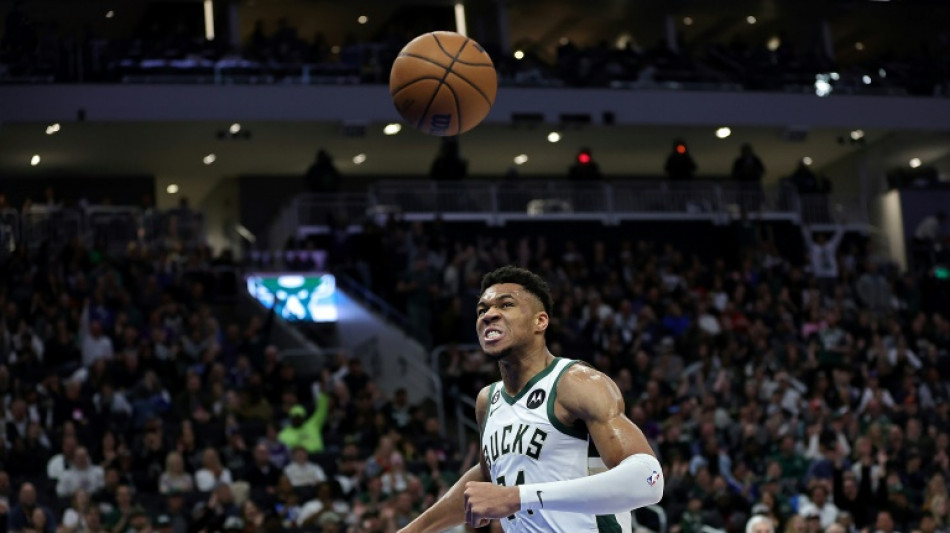 NBA: les Bucks ma&icirc;trisent les Sixers, les Knicks reviennent en play-offs