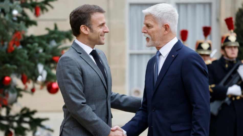 Macron pede para que aliados da Ucr&acirc;nia 'n&atilde;o sejam covardes'