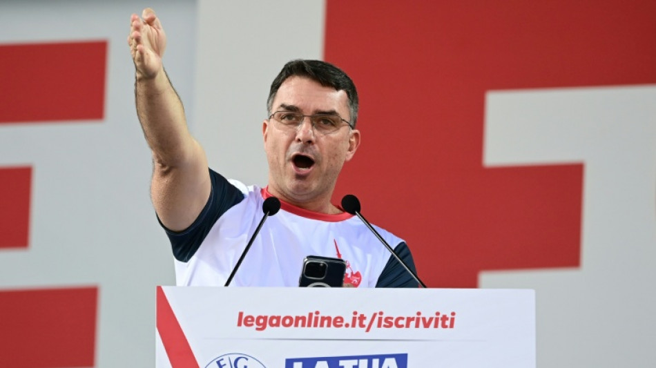 Flávio Bolsonaro sugere que os EUA bombardeiem embarcações do tráfico de drogas no Brasil