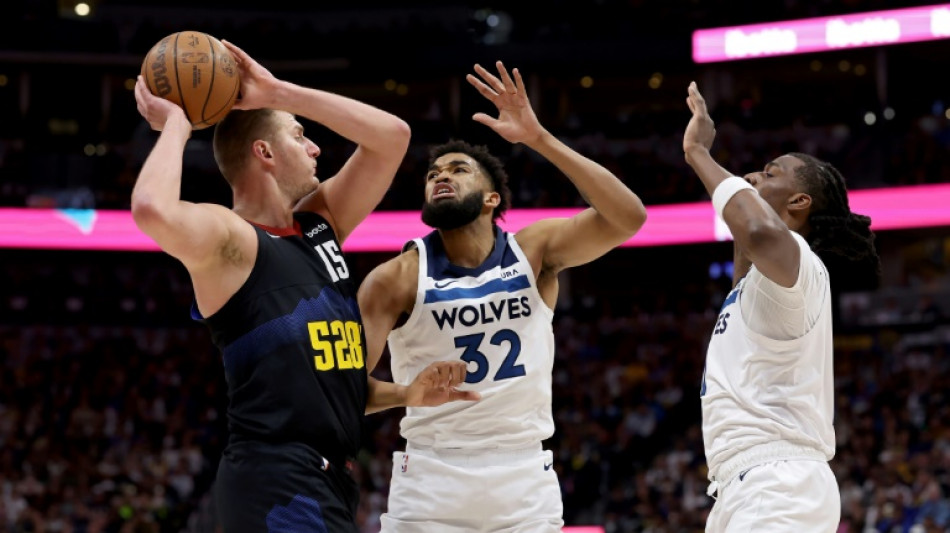 Play-offs NBA: Minnesota &eacute;touffe Denver, Brunson reste bouillant
