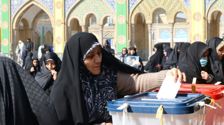 Los conservadores refuerzan su control del Parlamento iran&iacute; en elecciones con abstenci&oacute;n r&eacute;cord