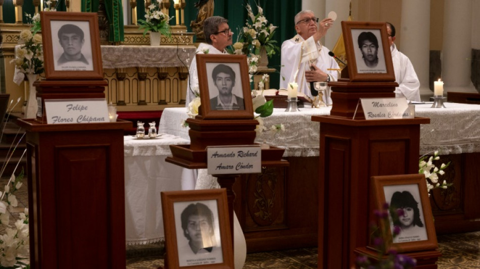 Peru: fam&iacute;lias recebem restos mortais de v&iacute;timas de massacre em universidade ap&oacute;s 31 anos