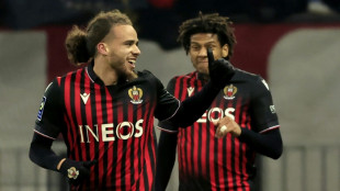 Ligue 1: Nice poursuit sa remont&eacute;e en s'imposant facilement contre Ajaccio