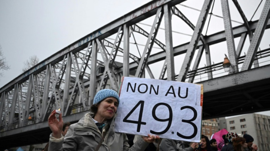 Retraites: gr&egrave;ves et manifs face &agrave; un pouvoir inflexible