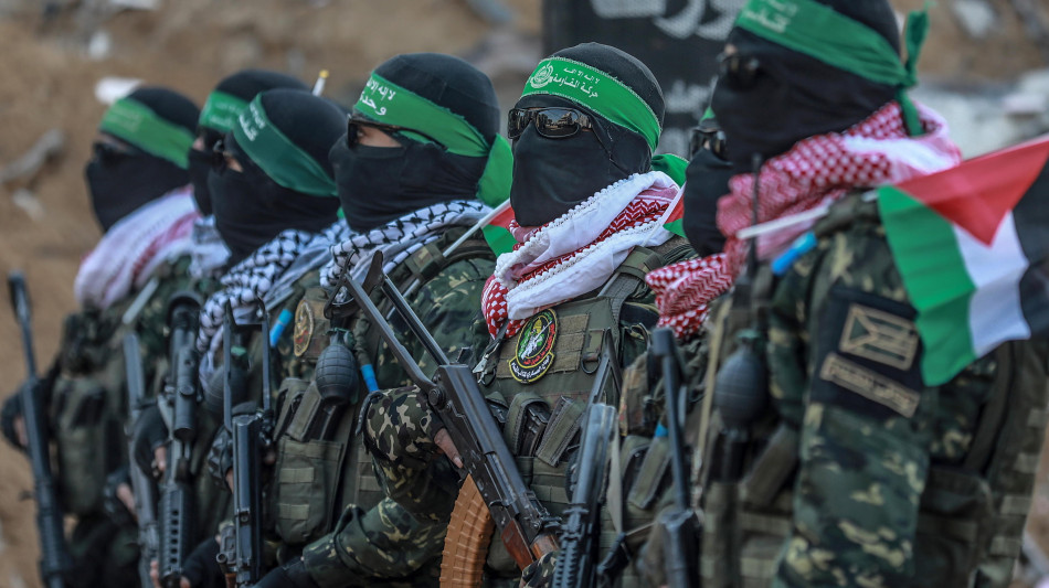 Hamas diffonde video shock, ostaggio coperto di sangue