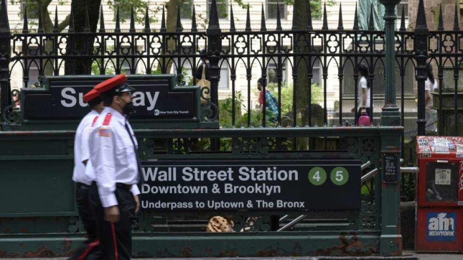 Wall Street finit la semaine en hausse, moins anxieuse d'une r&eacute;cession et de l'inflation