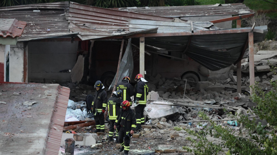 Tre giovani morti in esplosione fabbrica fuochi, 2 arresti