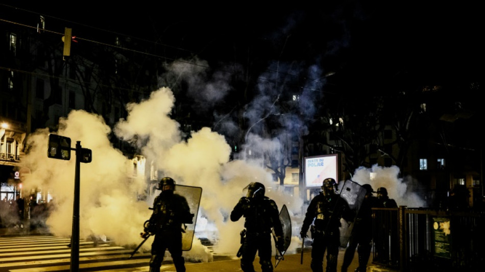 Retraites: Macron va s'adresser aux Fran&ccedil;ais mercredi, la col&egrave;re monte