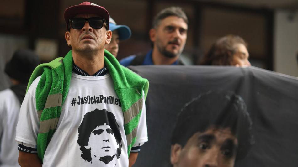 Maradona, il processo sulla morte riprenderà solo a marzo