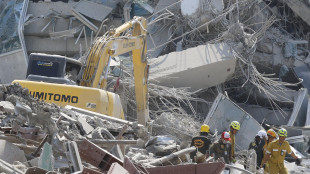 A Bangkok crolla un grattacielo, un morto e decine di dispersi