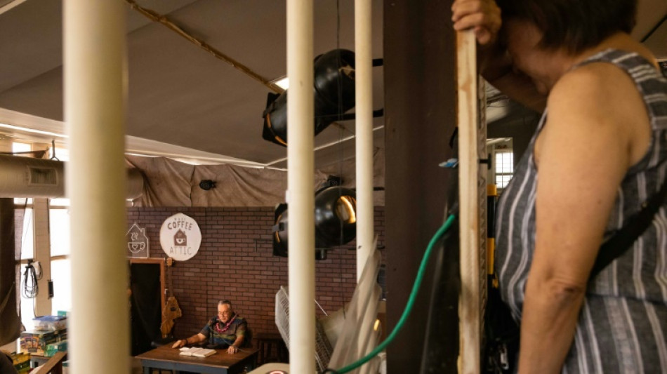 Pastor que perdeu tudo no inc&ecirc;ndio no Hava&iacute; consola sobreviventes